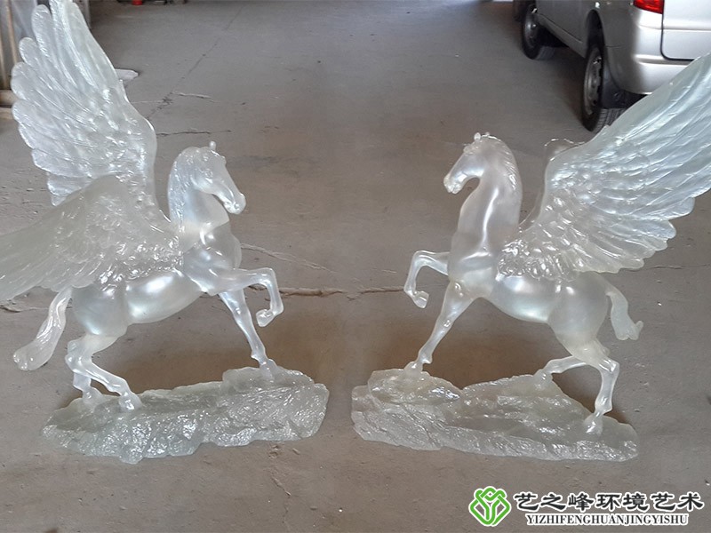 水晶飞马玻璃钢雕塑